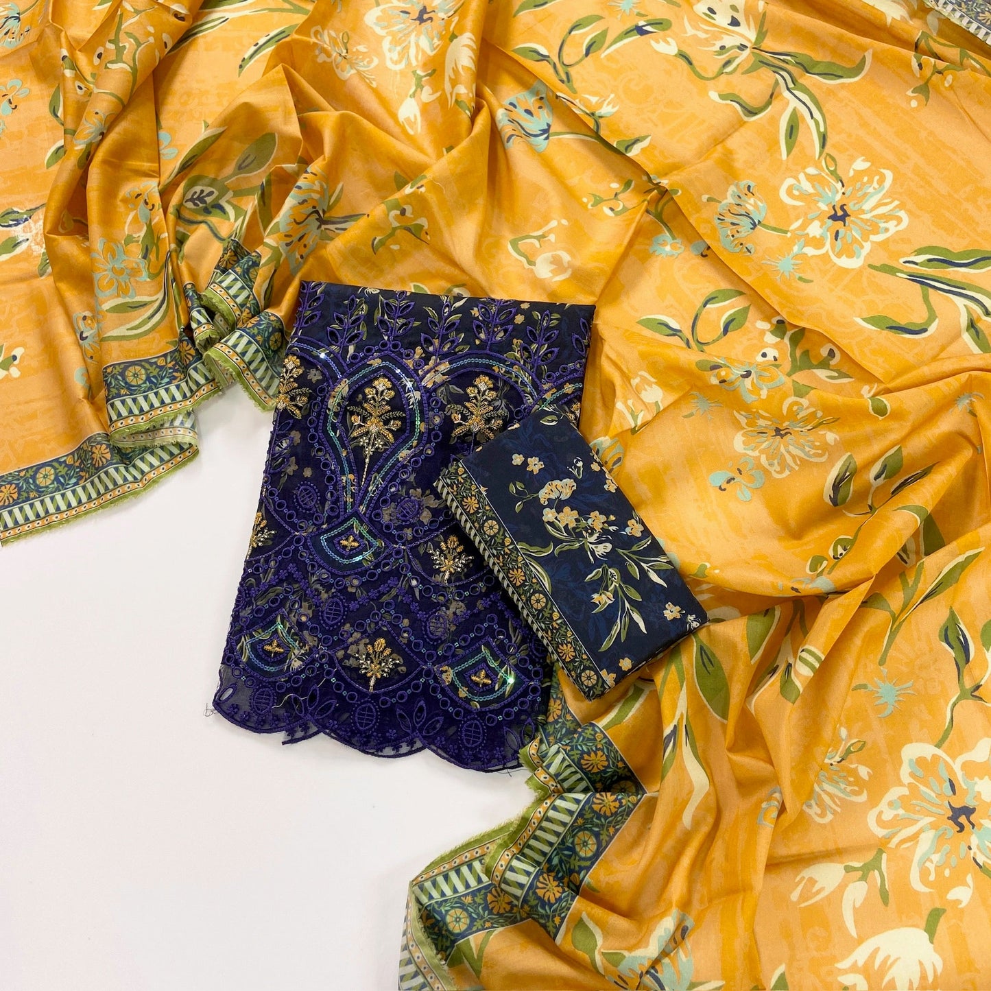 Aabroo By Anaya Noor Emb With Laser-Cut Lawn 3PC