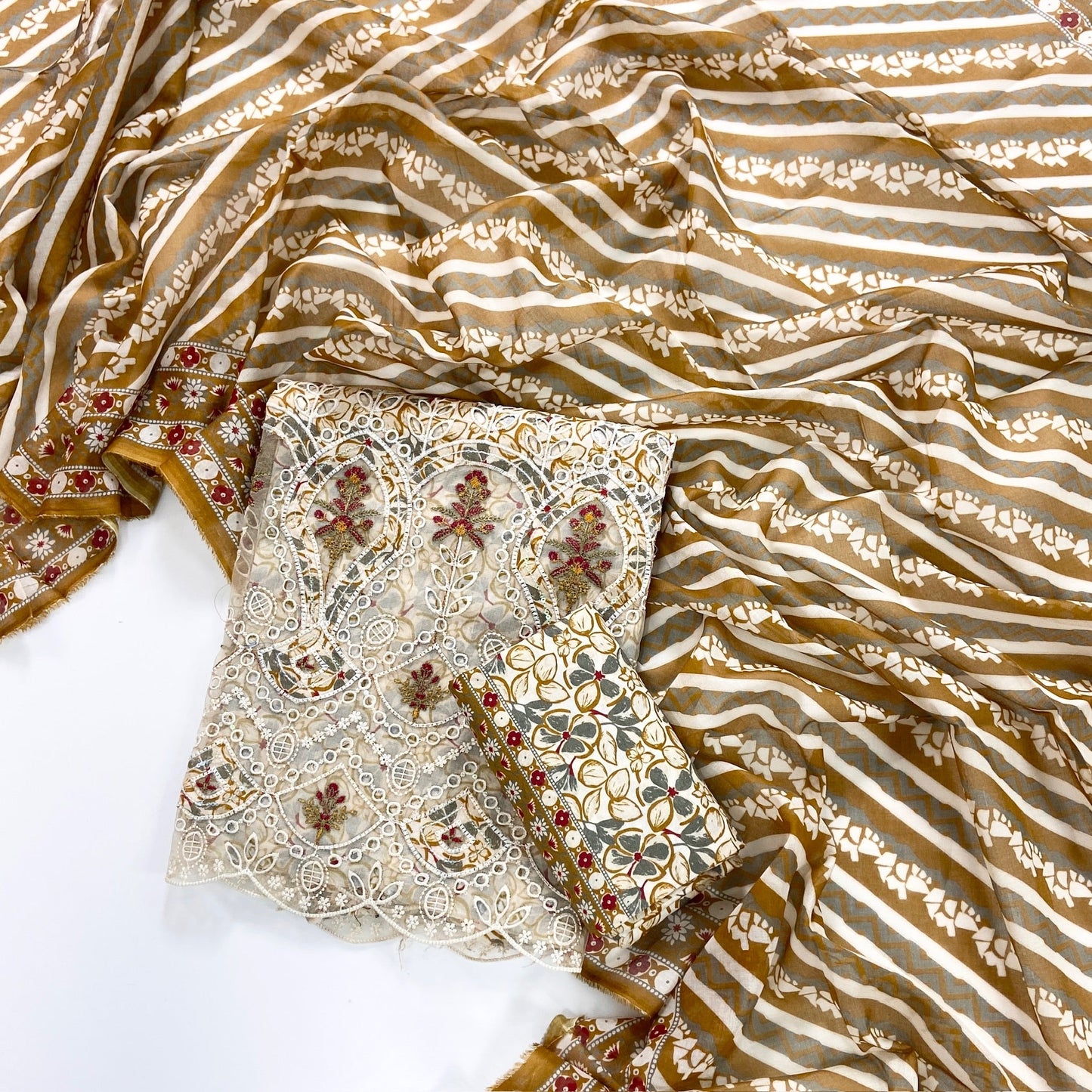 Aabroo By Anaya Noor Emb With Laser-Cut Lawn 3PC