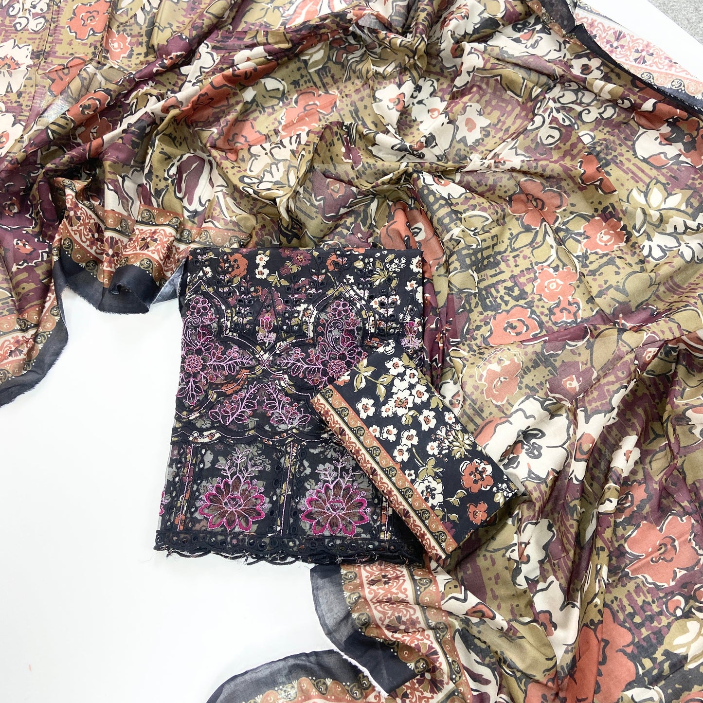 Aks-e-Noor By Anaya Noor Emb Laser-Cut Lawn 3PC