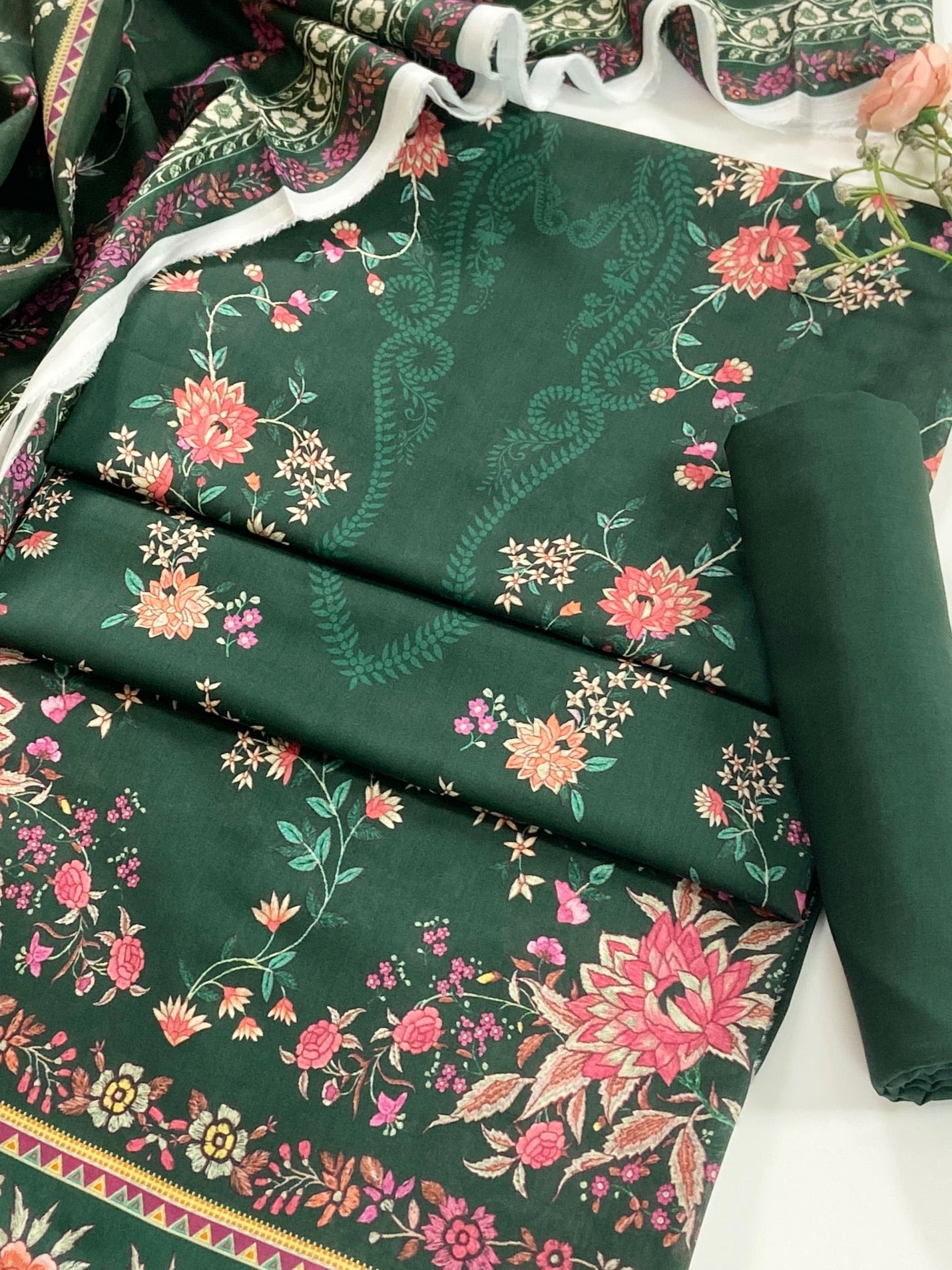 Raiha Premium Printed Lawn 3PC
