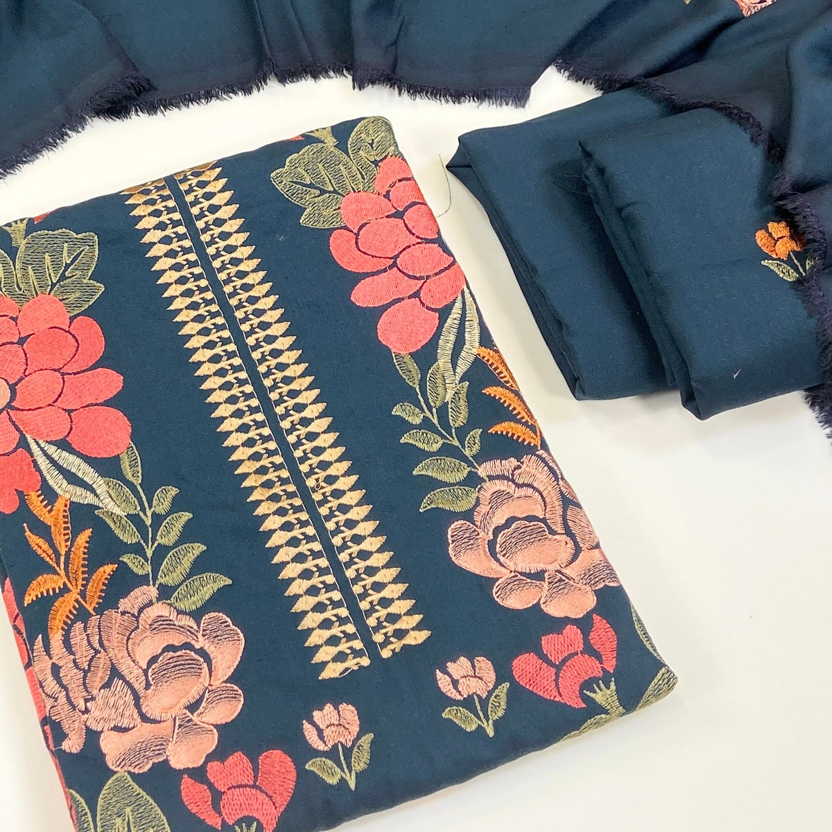 Bareeze Embroidered Karandi 3PC