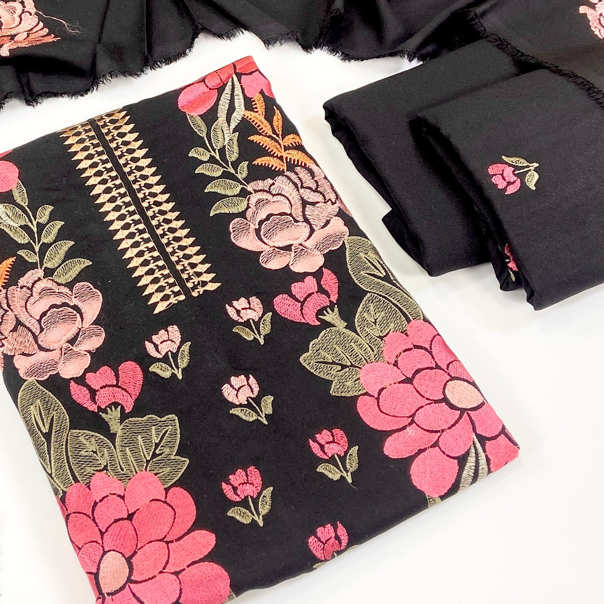 Bareeze Embroidered Karandi 3PC