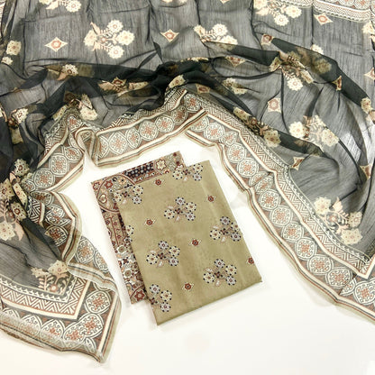(Bundle OF 10) Basanti By Shajar Noor