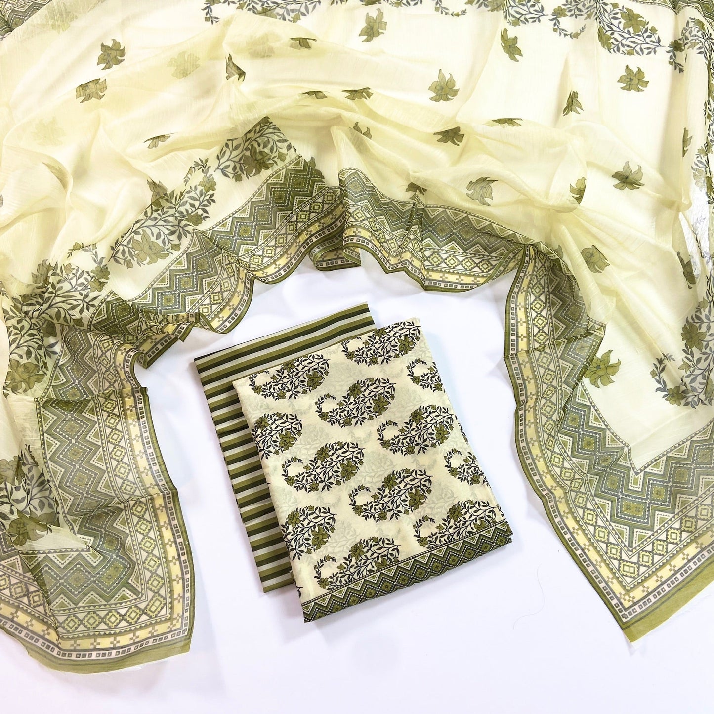 (Bundle OF 10) Basanti By Shajar Noor