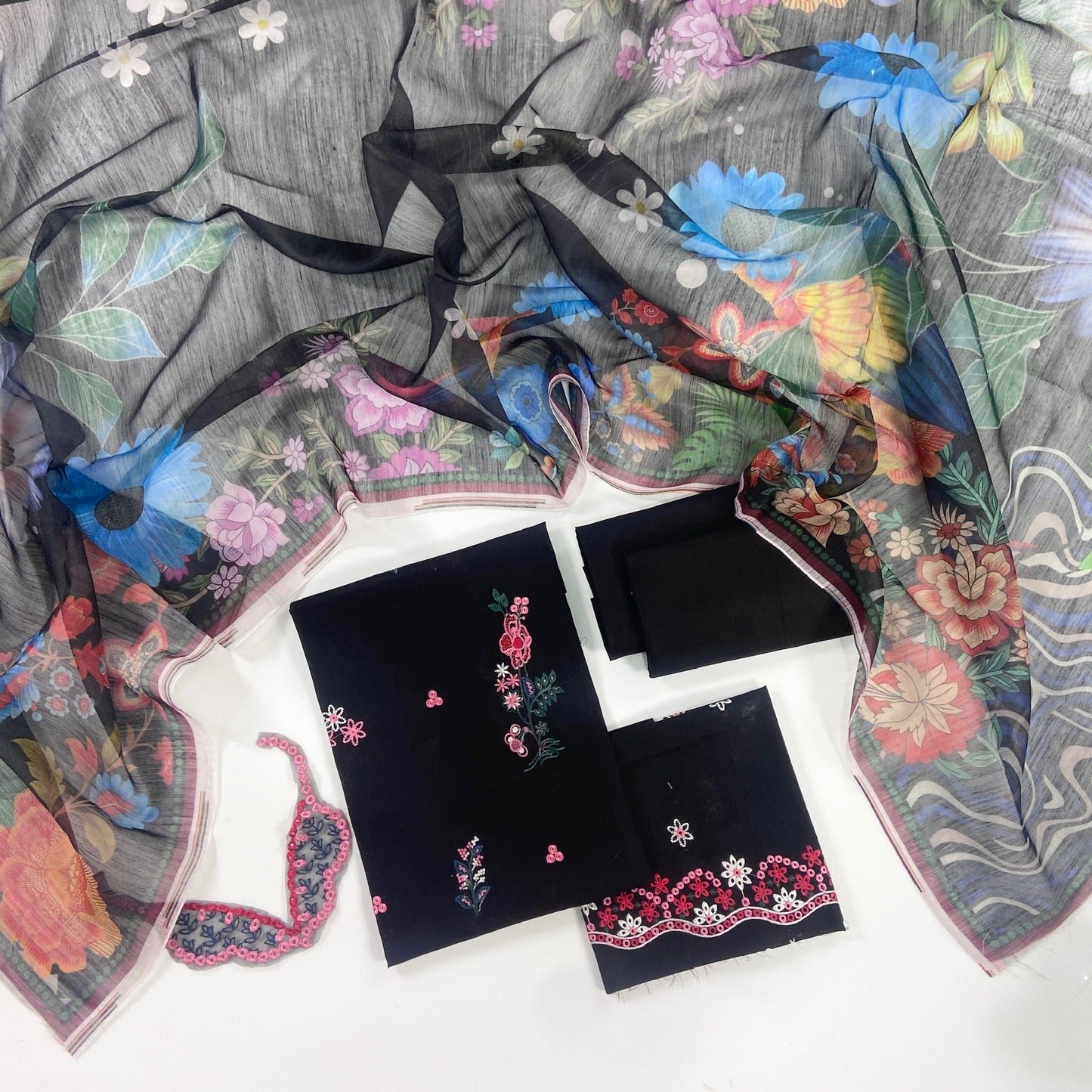 Seran Maya Plain Embroidered Lawn 3PC